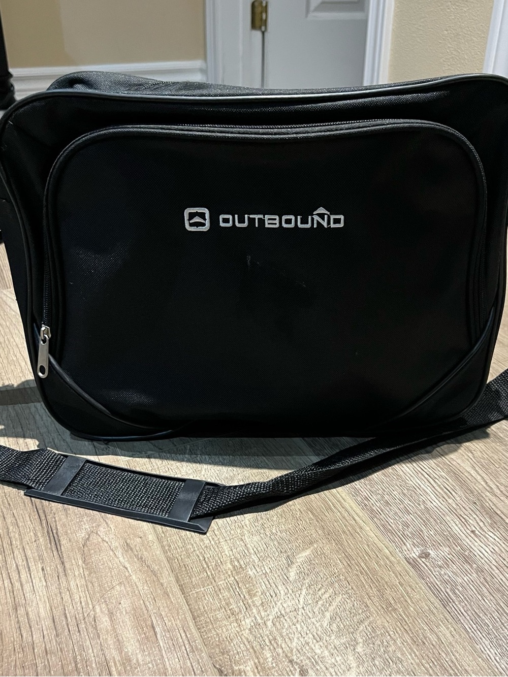 Outbound Black Travel Boarding Bag / Shoulder Tote